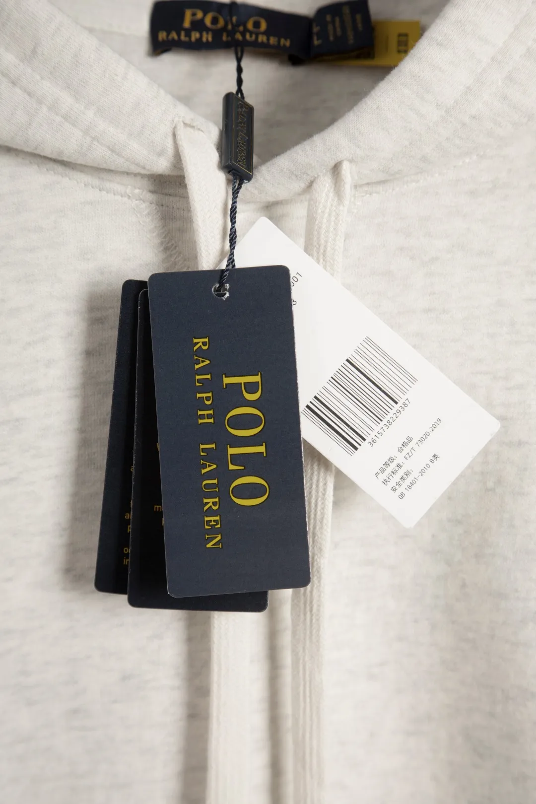 P240 Actual photo [Evergreen for all seasons] Style number: 25003# Color: off-white/light pink/light blue/oatmeal gray/light floral gray/dark floral gray/red/brown/black and red label/black and white label/saffron label/hidden white label Size: S to 370g double-sided cotton heavyweight fabric✅ - Original same 7.5CM widened thread processing✅ - Front collar patchwork triangle block, four-needle six-thread topstitch design✅ - RL four-season classic style, loose fit, easy for both men and women to control, simple and clean, versatile, no mistakes, exposed topstitching, patchwork triangle, 1.3cm retro primary color hook drawstring, full of details
